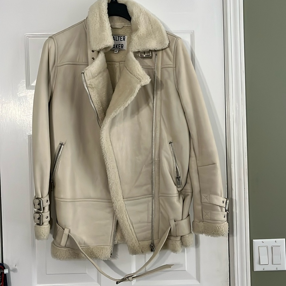EUC Bone colored genuine lamb leather moto jacket. Size Medium. Faux fur lining